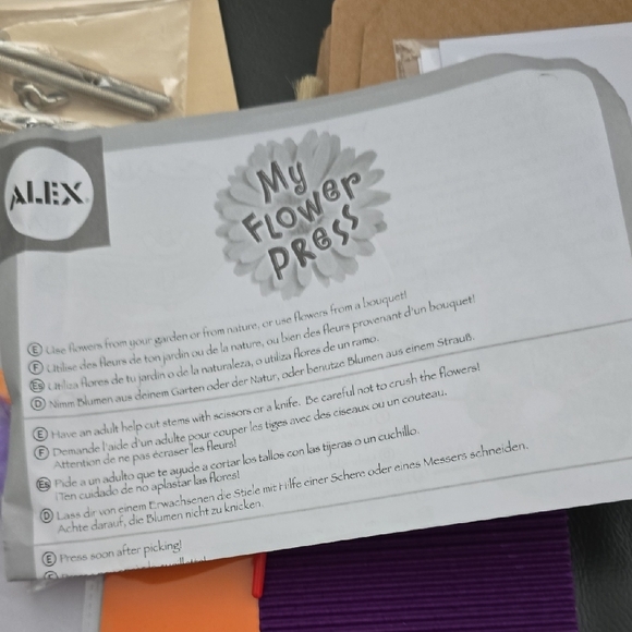 My Flower Press Craft Kit - ALEX Brand - Picture 6 of 8